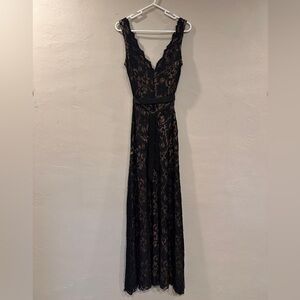 Windsor Elegant Black Lace Maxi Dress